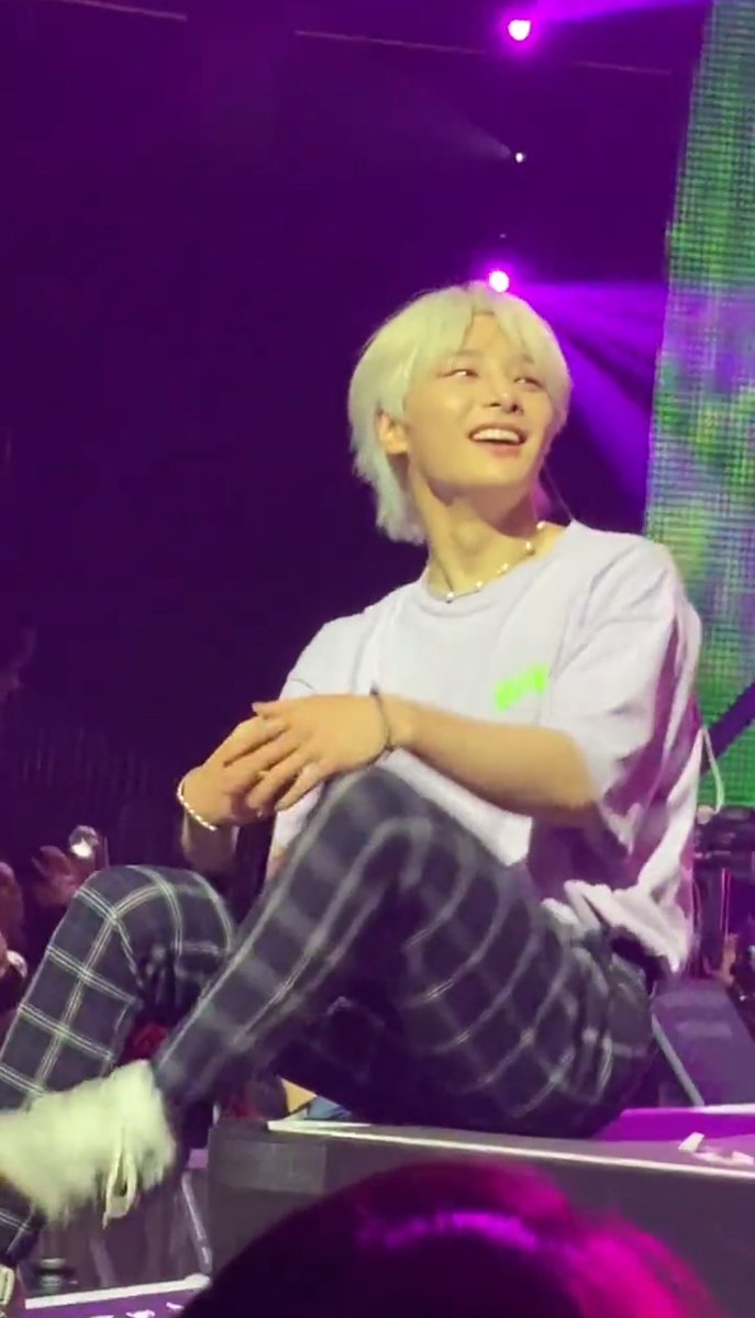 Jeongin Hourly (@jeonginniehour) on Twitter photo 