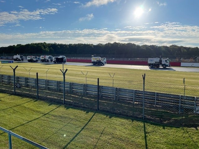 Vikingprods's tweet photo. Good Morning from Silverstone. Its been a Wet night so Track is very green. But the highly anticipated Sweepers are already out on their Practice runs passing Copse corner and onto Beckets. Tune back for updates from Stowe Corner when they arrive https://t.co/1X77RFCNw1