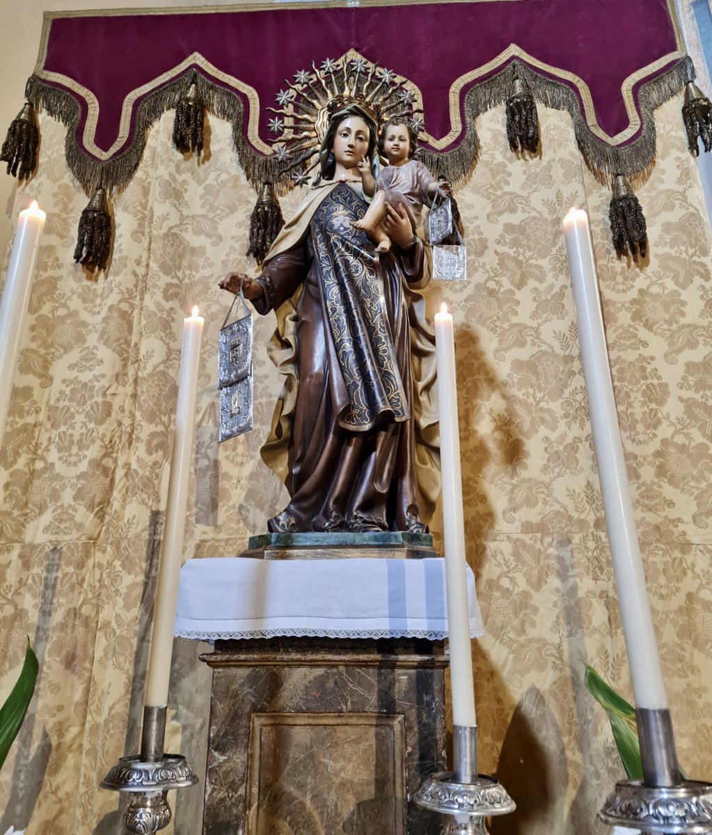 Déjame que yo te cante, oh hermosura del Carmelo. Todo el afán y el anhelo de mi corazón amante es pedirte suplicante y con mucha devoción, que atiendas mi petición. Virgen del Carmen, te quiero y muy confiado espero tu divina protección. #VirgendelCarmen