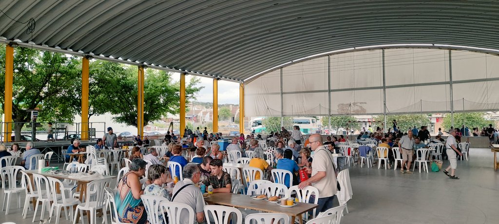 ERCGentTordera's tweet photo. Gràcies @veinssantpere i voluntaris per la sardinada popular d'ahir al vespre! 🍽️ 🐟 #SantPere #Tordera #festamajor https://t.co/N5C27QxUcb