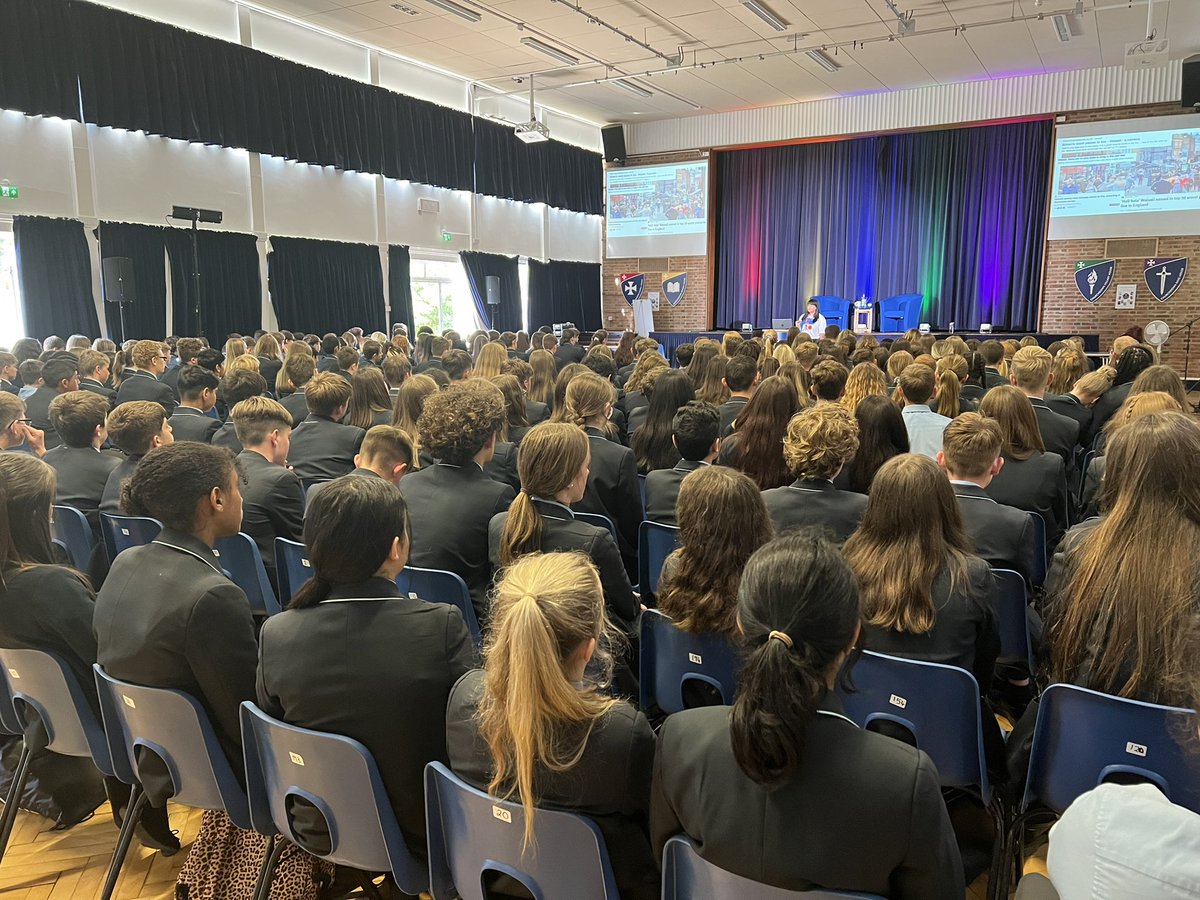 The amazing @ManjeetMann with half of Y10, book club students, and a range of Y8 students. Along with a group of students from @Cleeve_School and @HSFGDenmarkRoad to hear from her about her life and writing. #cdownlitfest