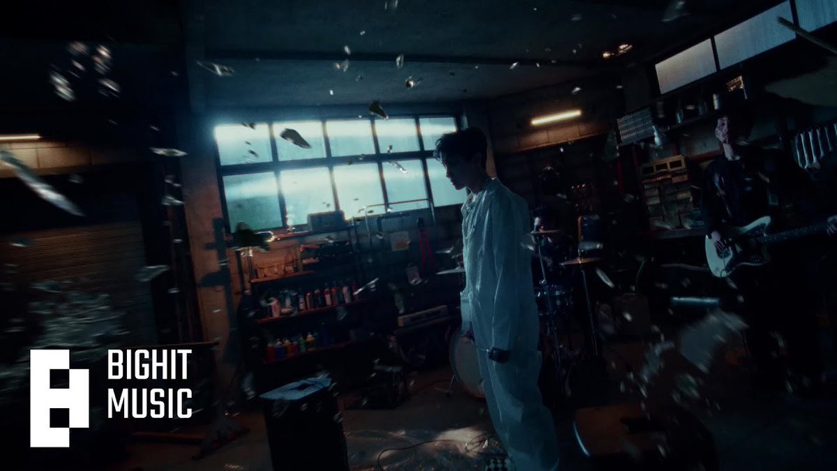 vminiecats's tweet photo. — Taehyung hizo un cameo en el MV "More" de #JHOPE. 

Según una persona, hace algunos meses llamaron a su sobrino para aparecer en el MV de Hoseok. Él le contó que Taehyung había llegado al rodaje ese día y que estaba usando un hanbok moderno. (+) https://t.co/wxyf6Ctl2R