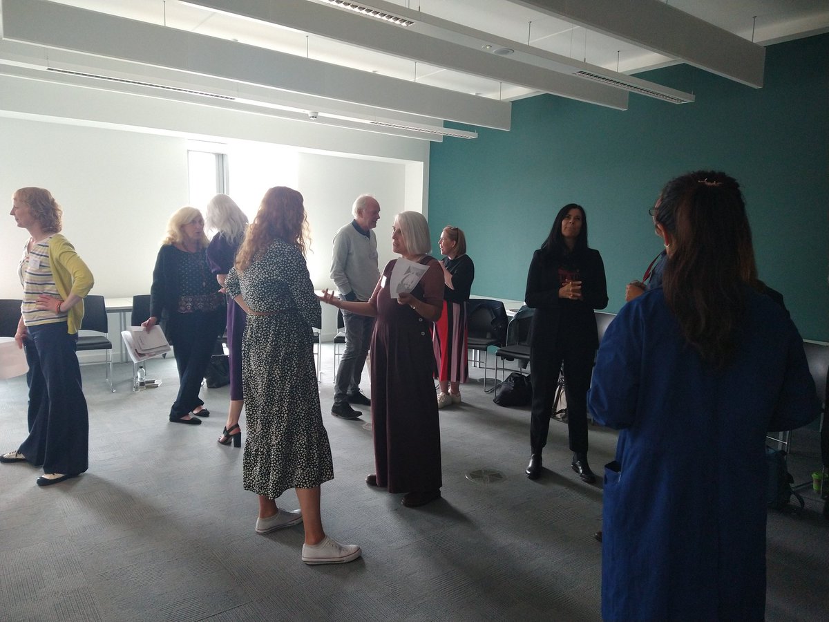 Kicking off our SIG event with lots of discussion about scientists <a href="/BERANews/">BERA</a> <a href="/CreativeEdBERA/">Creativities@BERA</a>