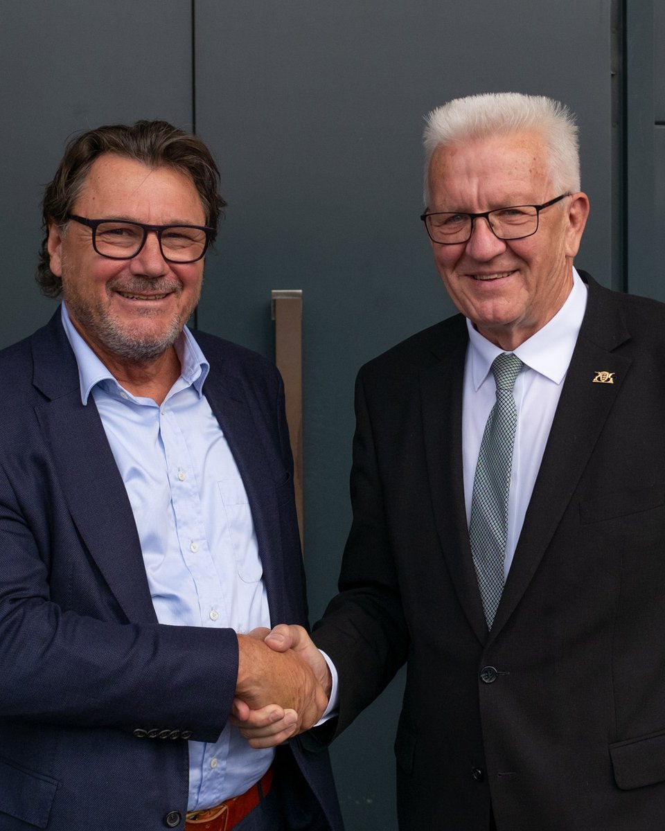Am Mittwoch (29.6.) fand der Auftakt zum #Strategiedialog „Bauen und Wohnen“ mit Ministerpräsident #Kretschmann, den Ministerinnen 
<a href="/nicolerazavi/">Nicole Razavi</a> und Hoffmeister Kraut und einer Keynote von Stefan Forster statt. Danke für die Einladung! Mehr: bit.ly/3OXPBSt