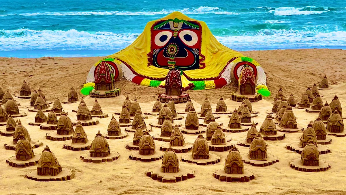 otvnews's tweet photo. Renowned sand artist Padma Shri Sudarsan Pattnaik creates 125 sand chariots and a sculpture of Lord Jagannath on Puri sea beach on the occasion of Rath Yatra

#RathYatra2022 #RathaJatra #RathYatra #Puri #Odisha https://t.co/PAAArbzfEF