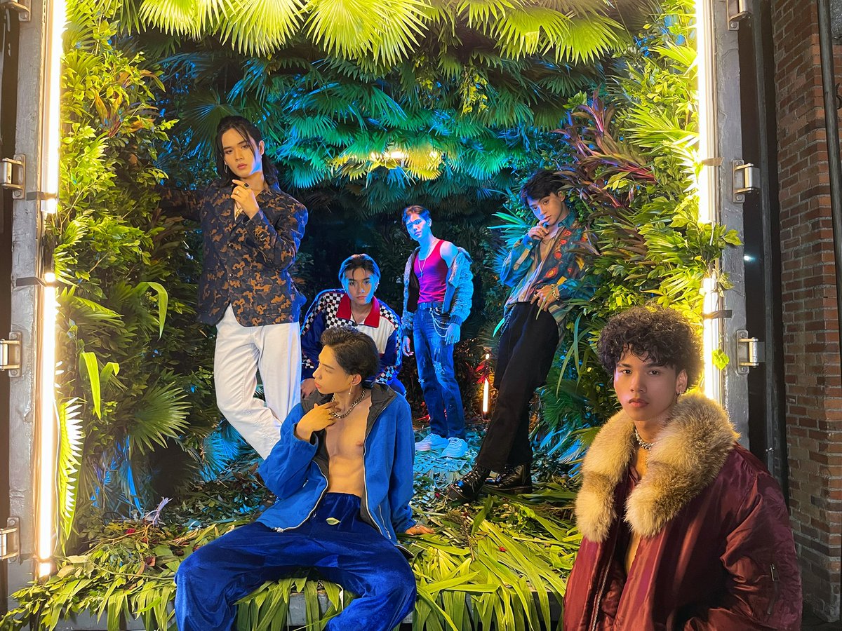 Official_ALAMAT's tweet photo. Lyric spoilers, audio teaser, more group photos coming up before July 7!

ALAMAT COMEBACK JULY7
#ALAMATSayULoveMe https://t.co/25QNnBLHIf