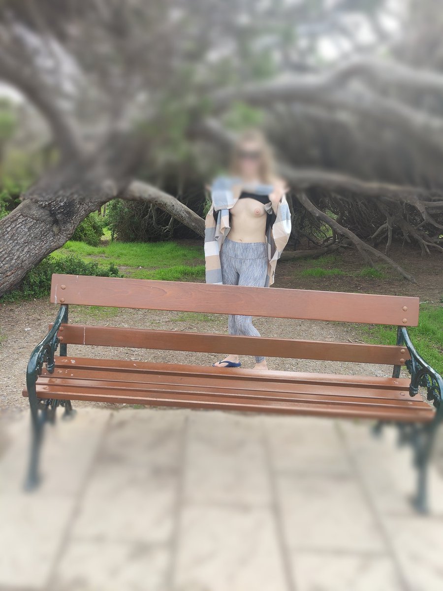 Quick tit flash on a busy walking track 😍😘 #titflash #boobs #nude  #sellingcontent #buyingcontent #onlyfansgirl #hornyinpublic #almostcaught #toplessselfie