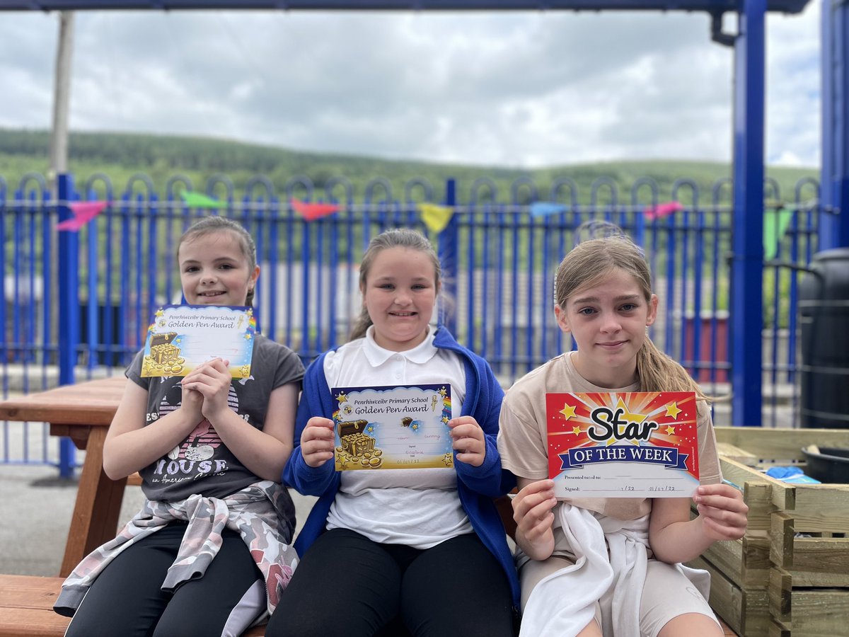 penrhiwceibr's tweet photo. Congratulations to our super stars in Dosbarth Oak &amp; Maple⭐️ #dosbarthoak #dosbarthmaple #staroftheweek #goldenpen https://t.co/wkSA8hteHS