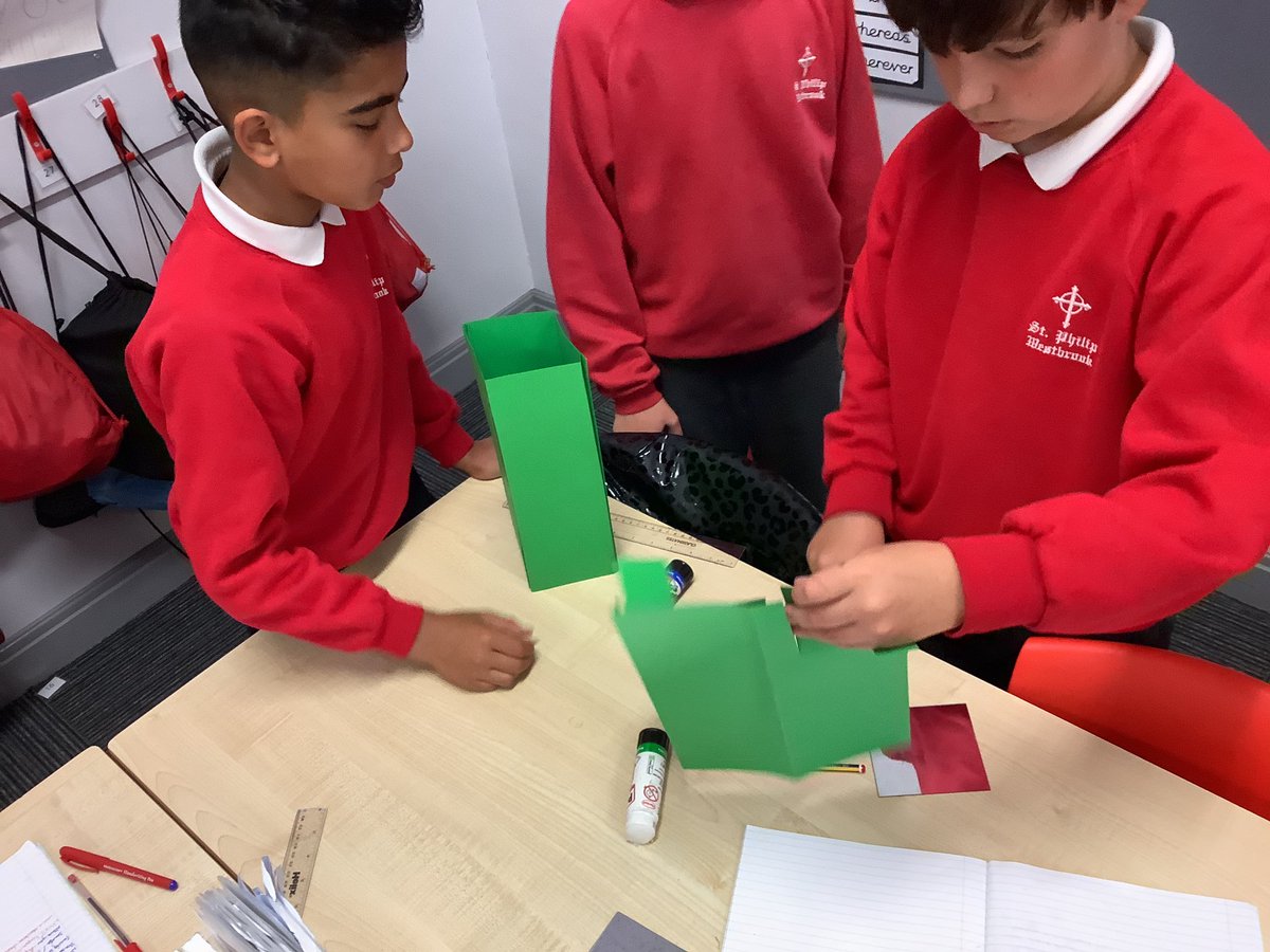 StPhilipsY6B22's tweet photo. As part of our topic on light in science, the children enjoyed using the periscopes and they drew ray diagrams to show how they work. They also attempted to make their own periscopes! #StPhilipsScienceY6 #teamstphilips https://t.co/vvzKuq4E7M