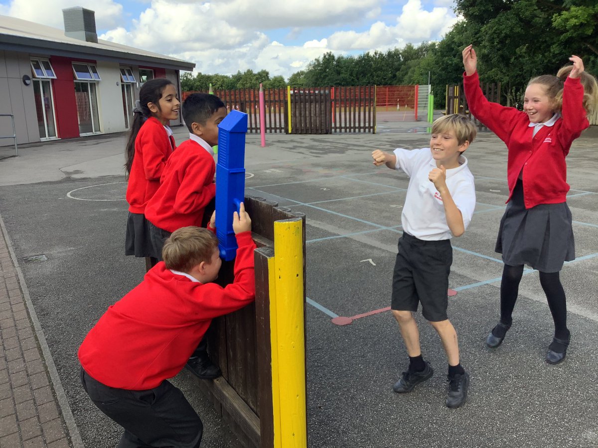 StPhilipsY6B22's tweet photo. As part of our topic on light in science, the children enjoyed using the periscopes and they drew ray diagrams to show how they work. They also attempted to make their own periscopes! #StPhilipsScienceY6 #teamstphilips https://t.co/vvzKuq4E7M