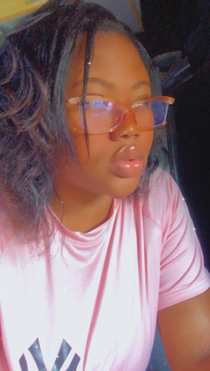 elibryte3's tweet photo. Warm welcome to my freaky birth month 🙈❤️🌹 https://t.co/LIuGNY4FTZ