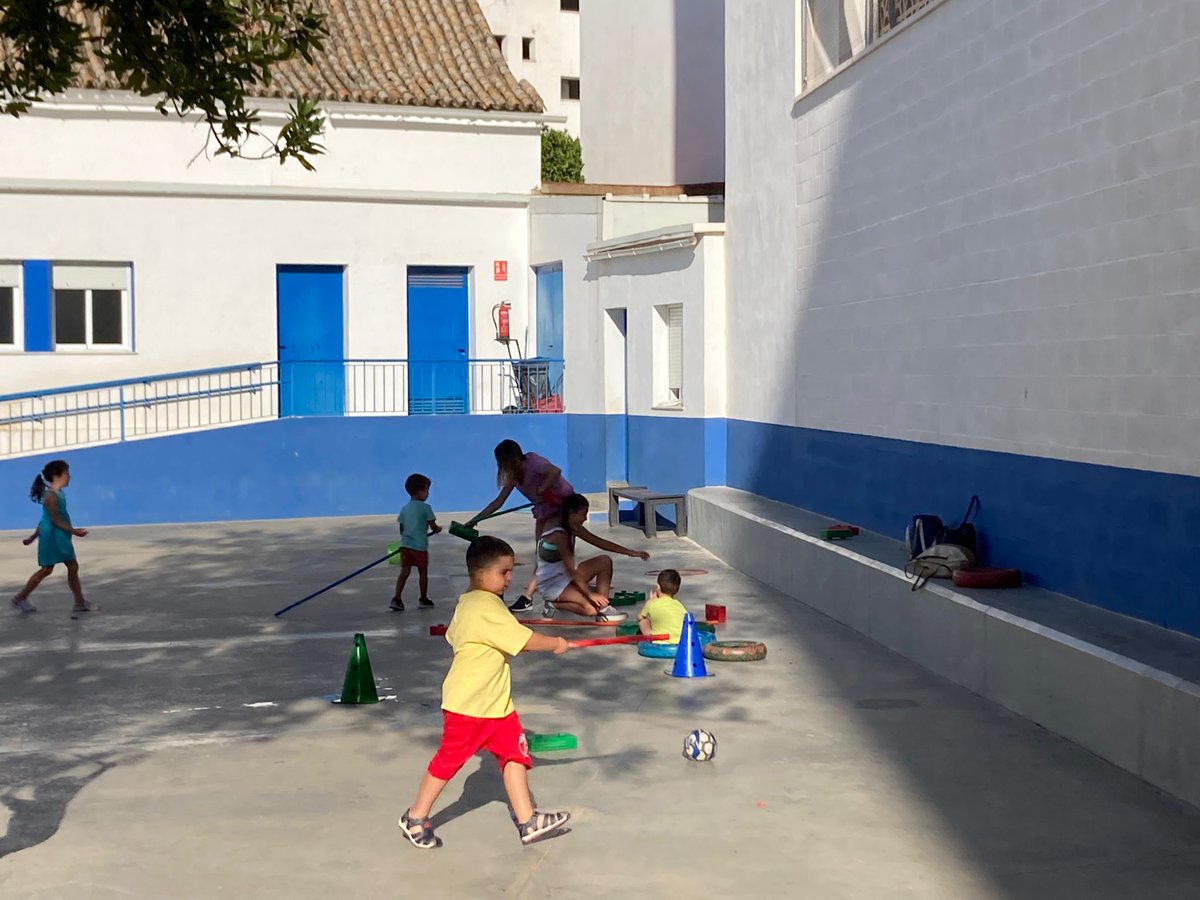 CBeaterioFEST's tweet photo. #deporte #talleres #piscina #bilingüismo #compañerismo #diversión #conciliación todo eso y mucho más significa nuestro campamento urbano. Nuestros monitores y voluntarios se desviven por los alumnos, que con tanta ilusión siguen viniendo a su cole y lo disfrutan de otro modo https://t.co/A8TkTcpzQb