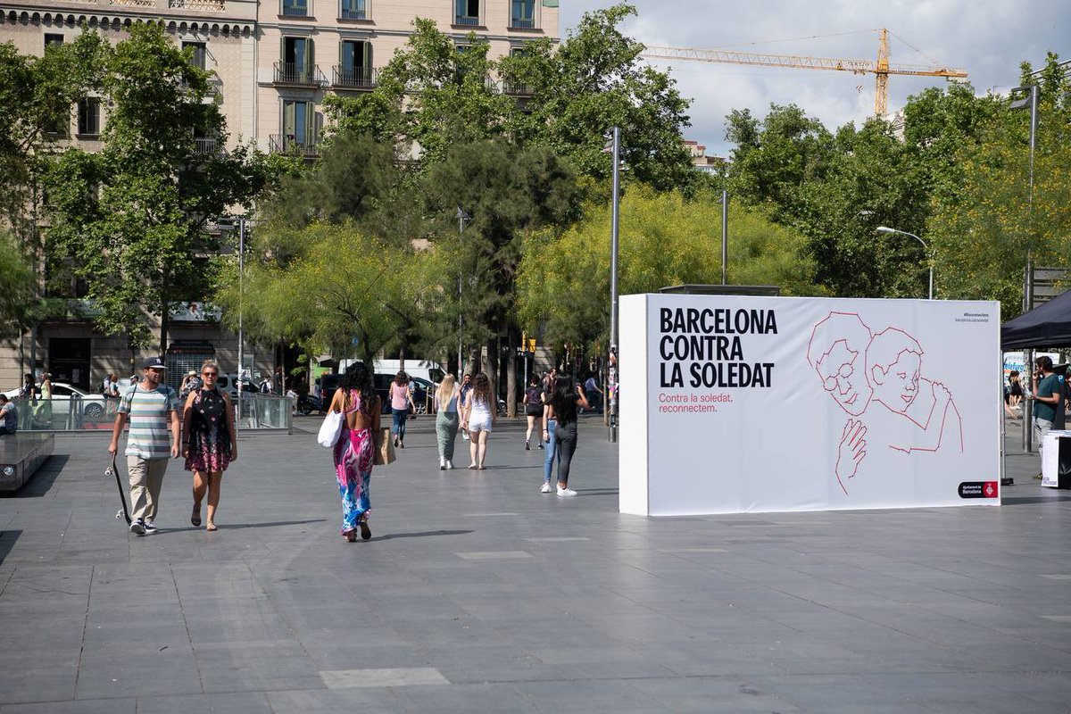 🫂 Contra la soledat, #Reconnectem!

📍✅ Durant tot el dia, la plaça de la Universitat es converteix en una instal·lació participativa per convidar els veïns i les veïnes de la ciutat a respondre el test per reconèixer la soledat.