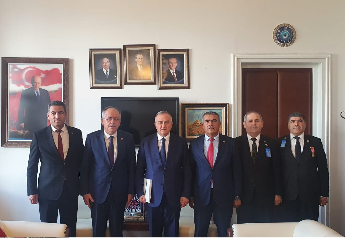 Konya Mv. ve MHP Genel Bşk. Yrd. Sn. Mustafa Kalaycı ile birlikte Tüm Uzmanlar ve Emekliler Derneği Gn. Bşk. Ömer Doğan ve Emekli Uzman Jandarmalar Derneği Gn. Bşk. Şeref Çayırtepe’yi misafir ederek Plan ve Bütçe Komisyonu’nda görüşülen torba kanun ile ilgili istişarede bulunduk.