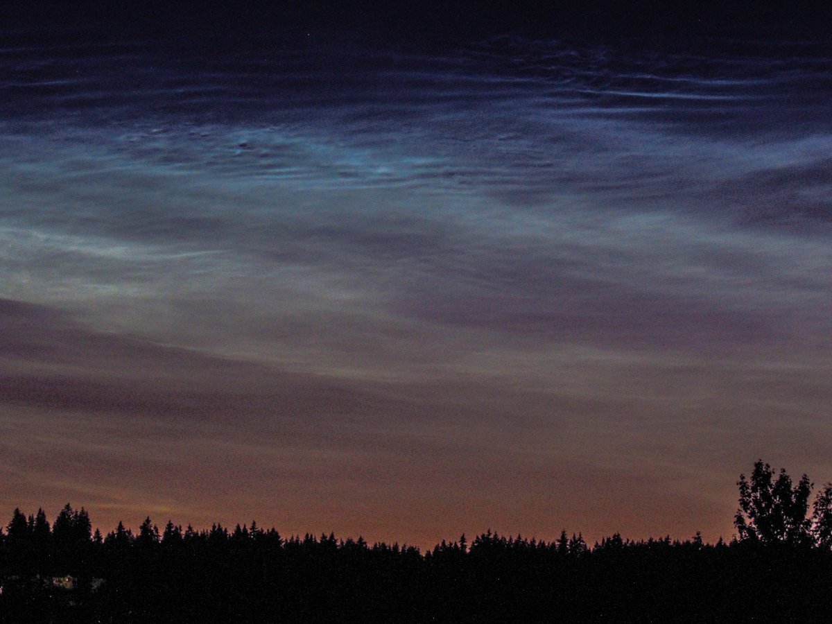 NWSSeattle's tweet photo. Easily one of the most vivid displays of noctilucent clouds we've seen in years here at NWS Seattle. There's really nothing else quite like them. We managed to capture the Pleiades star cluster and the noctilucents in one of the photos below. 

What a way to start July!

#wawx https://t.co/oarVsuPU9q