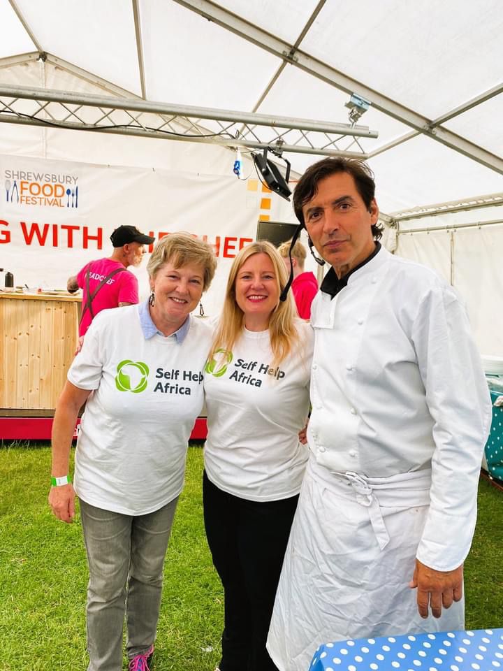 selfhelpafrica's tweet image. We’re proud charity partner of Cook Along with the Chef at Shrewsbury Food Fest.

Attendees cooked up a storm led by pro chefs @chrisburtchef &amp;amp; @jc_novelli + we also held an online auction, supported by local businesses. 🥘

Thanks to all who helped us raise an amazing £3,310 🙌