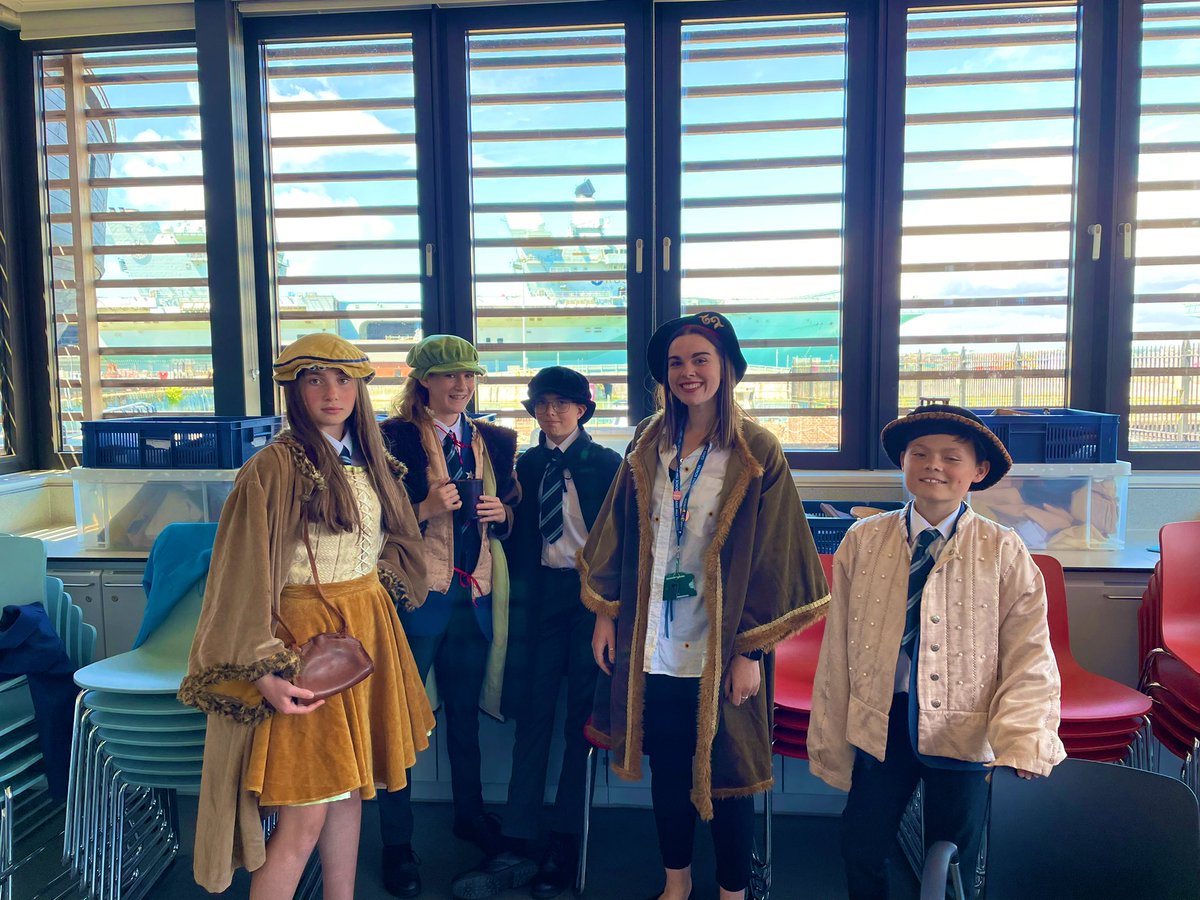 We’ve found the dressing up… <a href="/cams_hill/">CamsHillSchool</a>