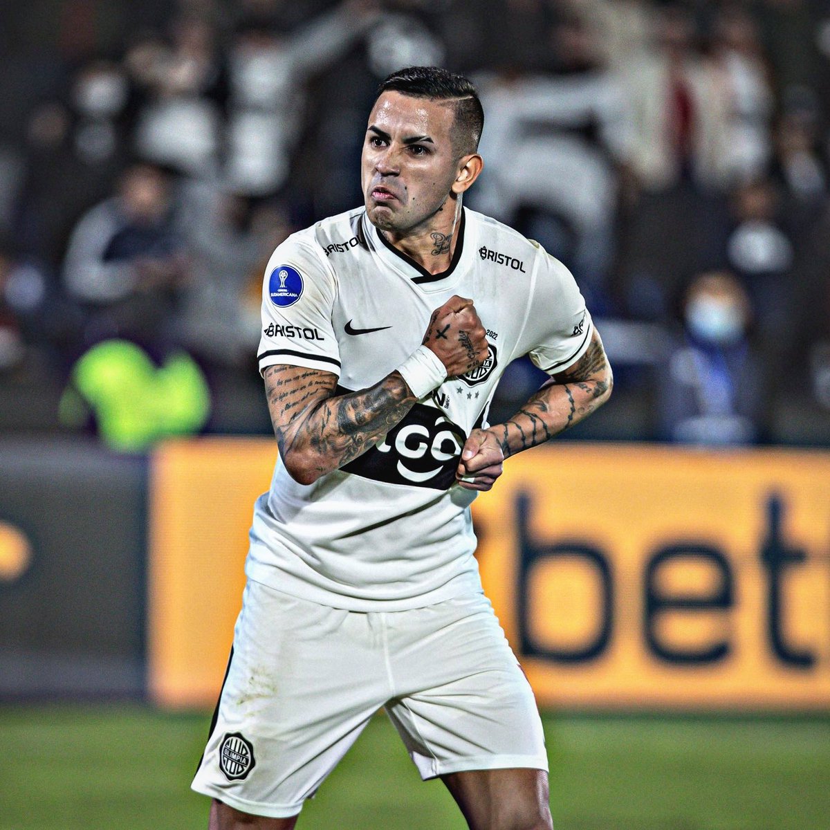 Derlis_GonzaIez's tweet photo. Con el corazón ⚔️ @elClubOlimpia https://t.co/jDavczyjYY