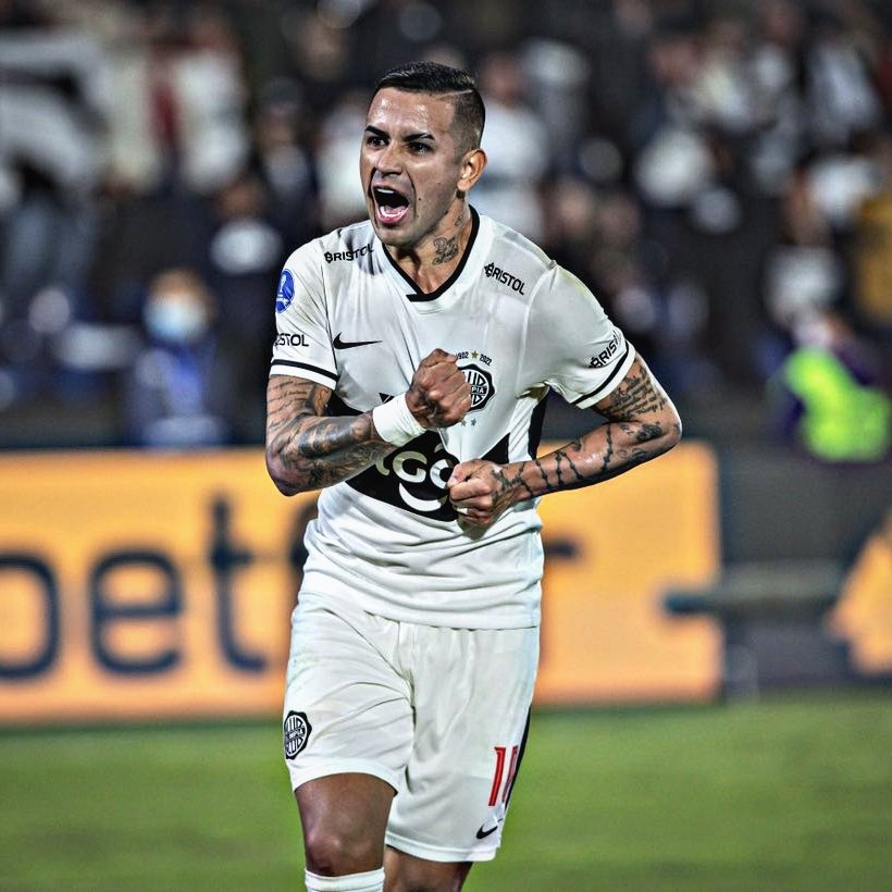 Derlis_GonzaIez's tweet photo. Con el corazón ⚔️ @elClubOlimpia https://t.co/jDavczyjYY