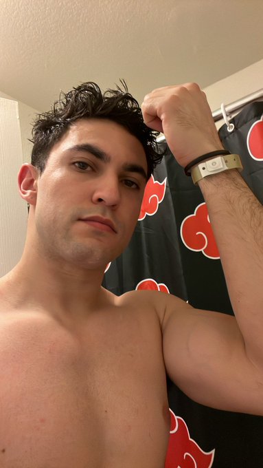 Btw you can shower with the vaccine wristband from @AnimeExpo https://t.co/enQbcDKd1T