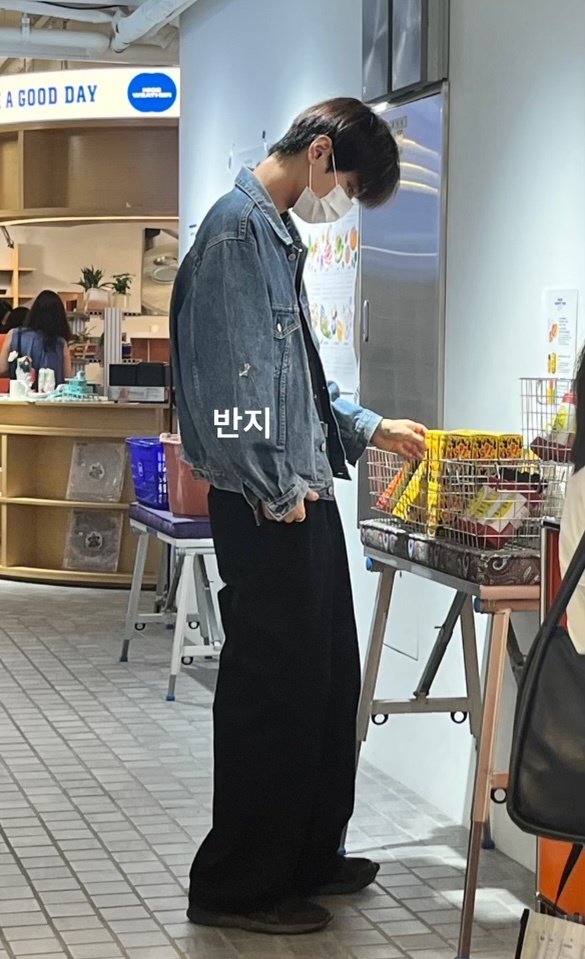 The op said Daniel looks like he's over 180cm now. He grow a lot 😞