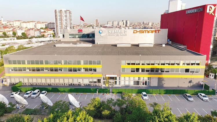 Zengin müfredatla dünya standartlarında çağdaş medya eğitimi verecek olan Türkiye'nin ilk medya lisesi Demirören Medya Mesleki ve Teknik Anadolu Lisesi, LGS ile alacağı ilk öğrencileriyle buluşmaya hazır.

📰hurriyet.com.tr/gundem/turkiye…

<a href="/tcmeb/">Millî Eğitim Bakanlığı</a> <a href="/memleventyazici/">Levent Yazıcı</a>