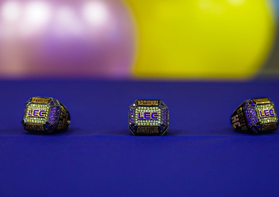 girls_legacy's tweet photo. Ring Ceremony 💍 #NationalChampions #USAPrep #LWay #BigRings 💜💛 https://t.co/QVvrxiGaFq