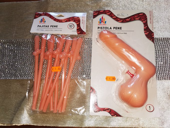 I seriously shouldn't let the girls out unsupervised! @devon_breeze @LeighWTS @HaydiesSucks https://t