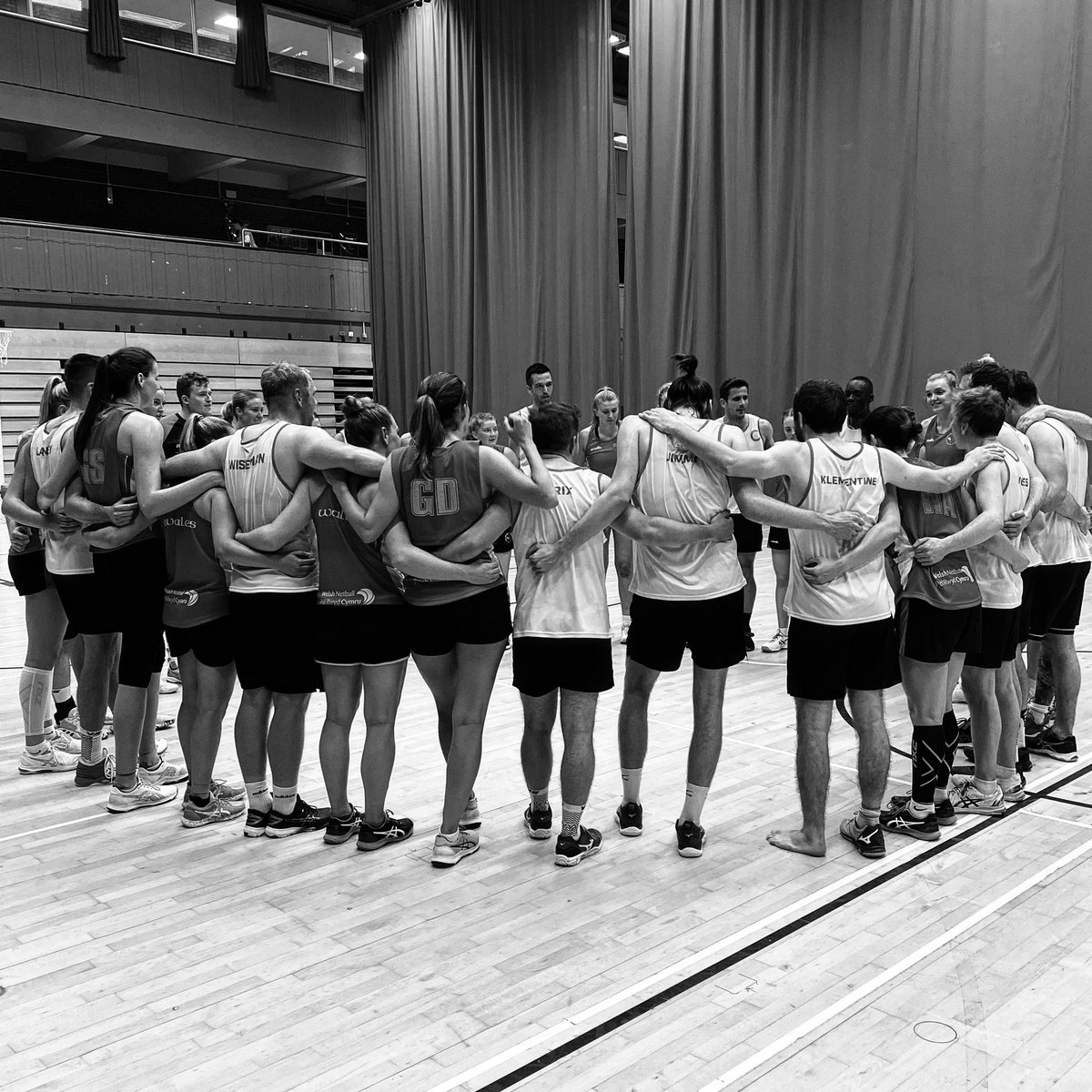 #fridayfeels 

Another historic moment for @EnglandMMNA and the Thorns! 

#dopepic #EMMNA #thorns #momentslikethese #mensnetball