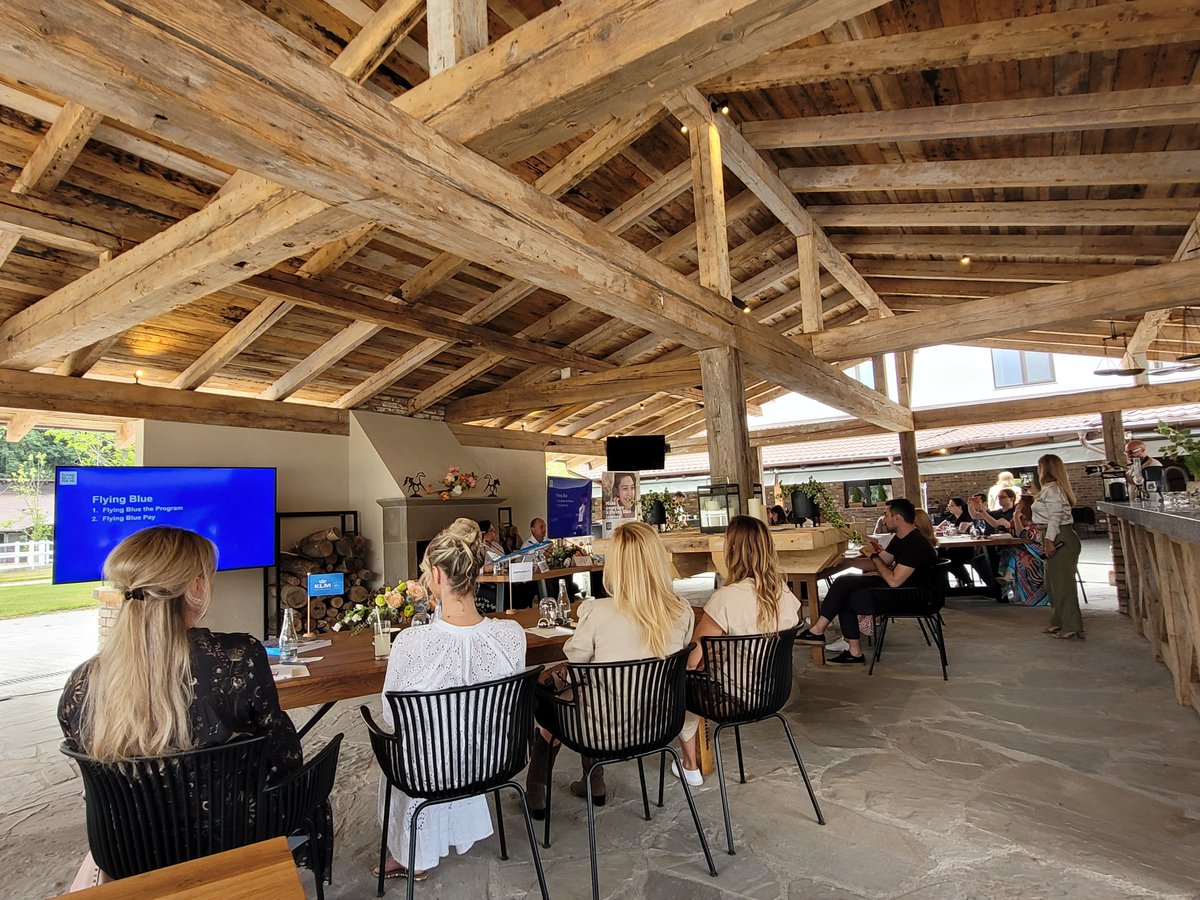 B_Transilvania's tweet photo. #New: Clienții cu card BT Flying Blue au mai multe Mile și oportunități de călătorie. Singureni Manor Equestrian Retreat, Best Resort în România 2022, se alătură Flying Blue, programul de fidelizare al companiilor AIR FRANCE KLM și TAROM https://t.co/WL4GylLM0y
#conferintadepresa https://t.co/mh9RJaEMIF