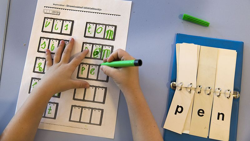 Er zijn in NL meer dan 100 nationaliteiten. Steeds meer kinderen worden #meertalig opgevoed. Belangrijk om te weten: #meertaligheid kan niet de oorzaak zijn van #TOS

Een Vandaag artikel 👉ow.ly/CEsH50JMgZE

NSDSK linguïst M. Diender legt het uit 👉ow.ly/zBlN50JMh18