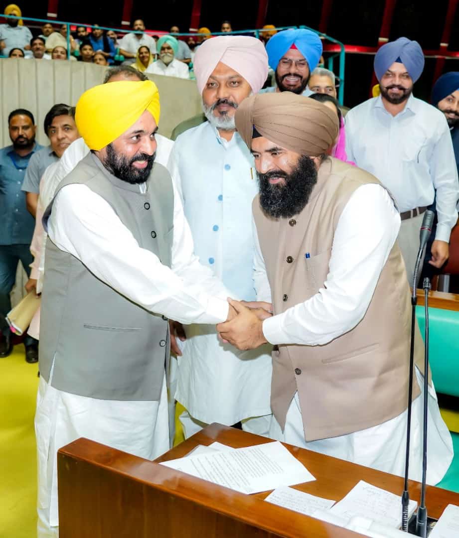 RouriJai's tweet image. I am thankful to Hon&apos;ble CM @BhagwantMann Ji &amp;amp; all other Members for unanimously electing me as Deputy Speaker of Punjab Vidhan Sabha. It&apos;s an honour for me. I will ensure to work as per Constitution and will never let the high values of this Holy House go down. @ArvindKejriwal