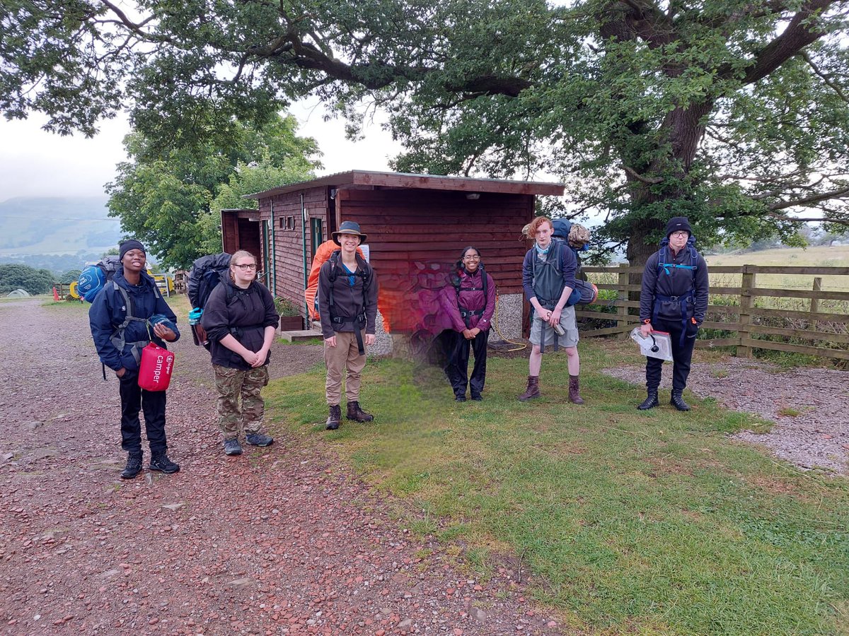 UTCLeeds's tweet image. Good Morning from the campers!
Our gold DofE students are up, packed up and have set off on their final practice day!
Good luck team. 
#thinkutc #DofE #finalwalk