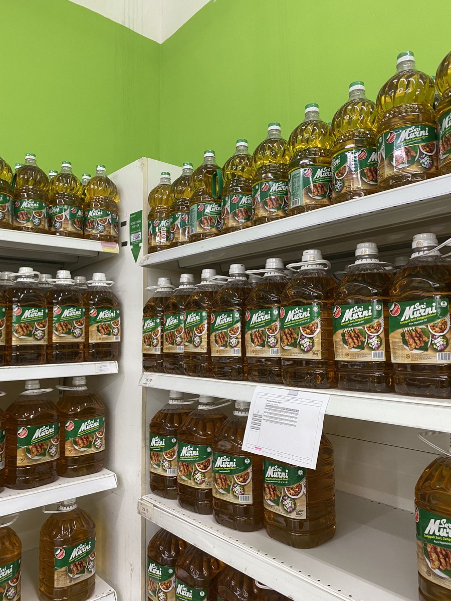 amieshabadi's tweet photo. Price ceiling of bottled cooking oil been abolished on 1-July

#mrhamz
#jrn500
#bonjournalists
#jrnshahalam
#InflationCrisis https://t.co/zYCApMKpGE
