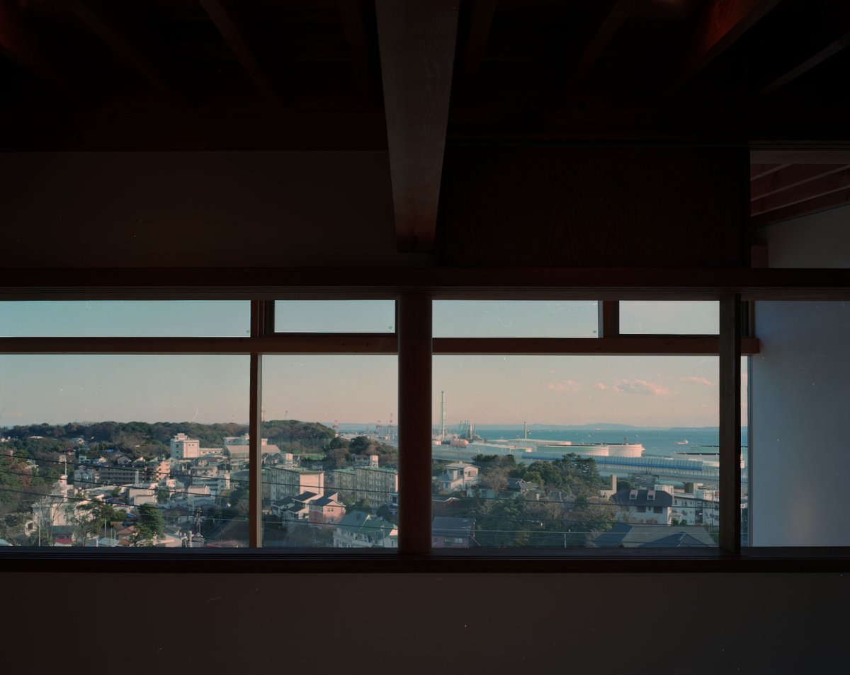 prime_archi's tweet photo. homifyの特集記事「寝室に適した観葉植物を選ぶ5つのポイント」に【海の見える丘の家】が掲載されました。
記事では、寝室の室内環境に適した観葉植物と、観葉植物を置くことで期待できる5つの効果について紹介されています。

よろしければ、ご覧ください。
https://t.co/NaOTW2TP8i https://t.co/xy2gBNCIxe