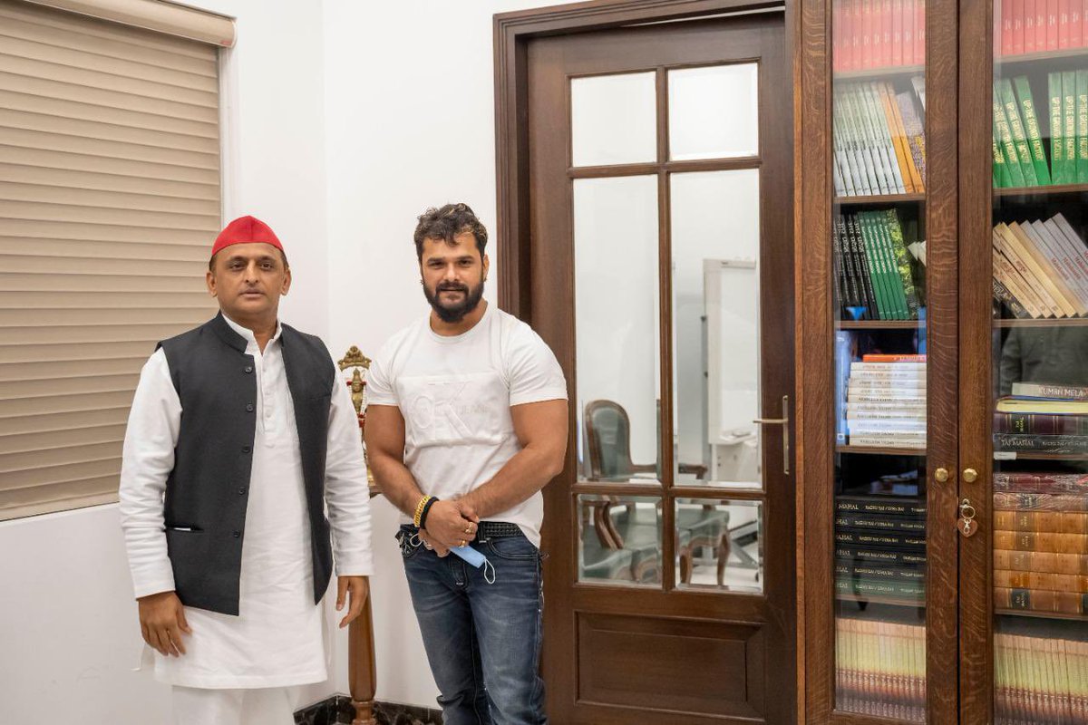 बड़े भैया <a href="/yadavakhilesh/">Akhilesh Yadav</a> जी को जन्मदिन की ढेरों बधाई। आप हमेशा खुश और स्वस्थ रहे, माता रानी से मेरी मंगल प्रार्थना है।