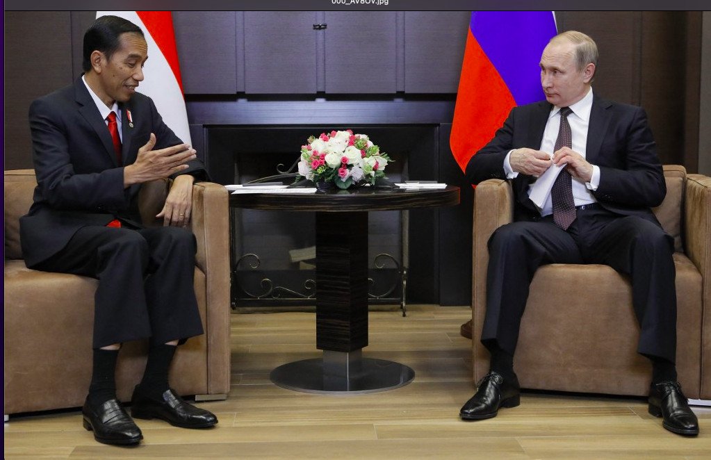 IWASInstitute's tweet photo. #WorldWrap
1⃣🇳🇿New Zealand🇪🇺EU strike free trade deal
2⃣🇷🇺Russia nationalized Sakhalin-2 energy field
3⃣🇮🇩Jokowi:🇷🇺Putin agrees to sea route for 🇺🇦Ukraine wheat exports
4⃣🇨🇿Prague takes over 🇪🇺EU baton from Paris
1/3 #news #Global #World https://t.co/sk2nlY2DVC