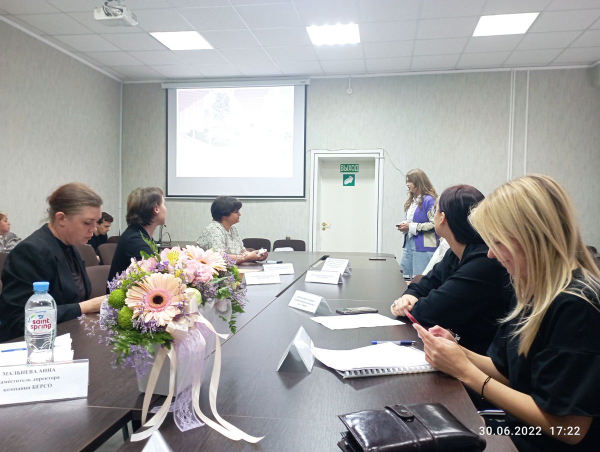 envpsylab's tweet photo. #ПроРайоны #ОбительМастеров

Вчера студенты архитектурного факультета СамГТУ презентовали свой проект благоустройства территории "Обитель мастеров" главе @promadm . Студенты получили подарки и много теплых отзывов.
Встреча прошла по инициативе @kovalaantonina https://t.co/raE9dkVaVL