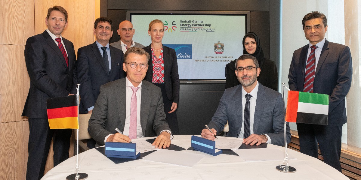 Lindeplc's tweet photo. Linde and the United Arab Emirates’ Ministry of Energy have signed an MoU to develop projects that will contribute to the country’s Net Zero Initiative. Focus will be on hydrogen mobility, CCS, green hydrogen production and hydrogen blending with natural gas. #hydrogen https://t.co/iOEqy6P4qr