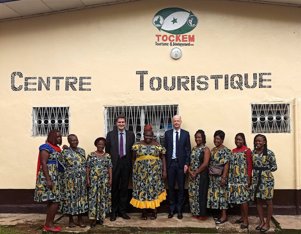 YannLorvo's tweet photo. @IFCameroun @FRauCameroun à #Tockem avec l'Ambassadeur @ChrisGuilhou pour une réunion d'information sur le projet d'insertion des déplacés internes du Noso dans le département de la #Menoua avec les acteurs locaux.Merci au @CdCMAE pour son aide! https://t.co/E7J5N28Z7m