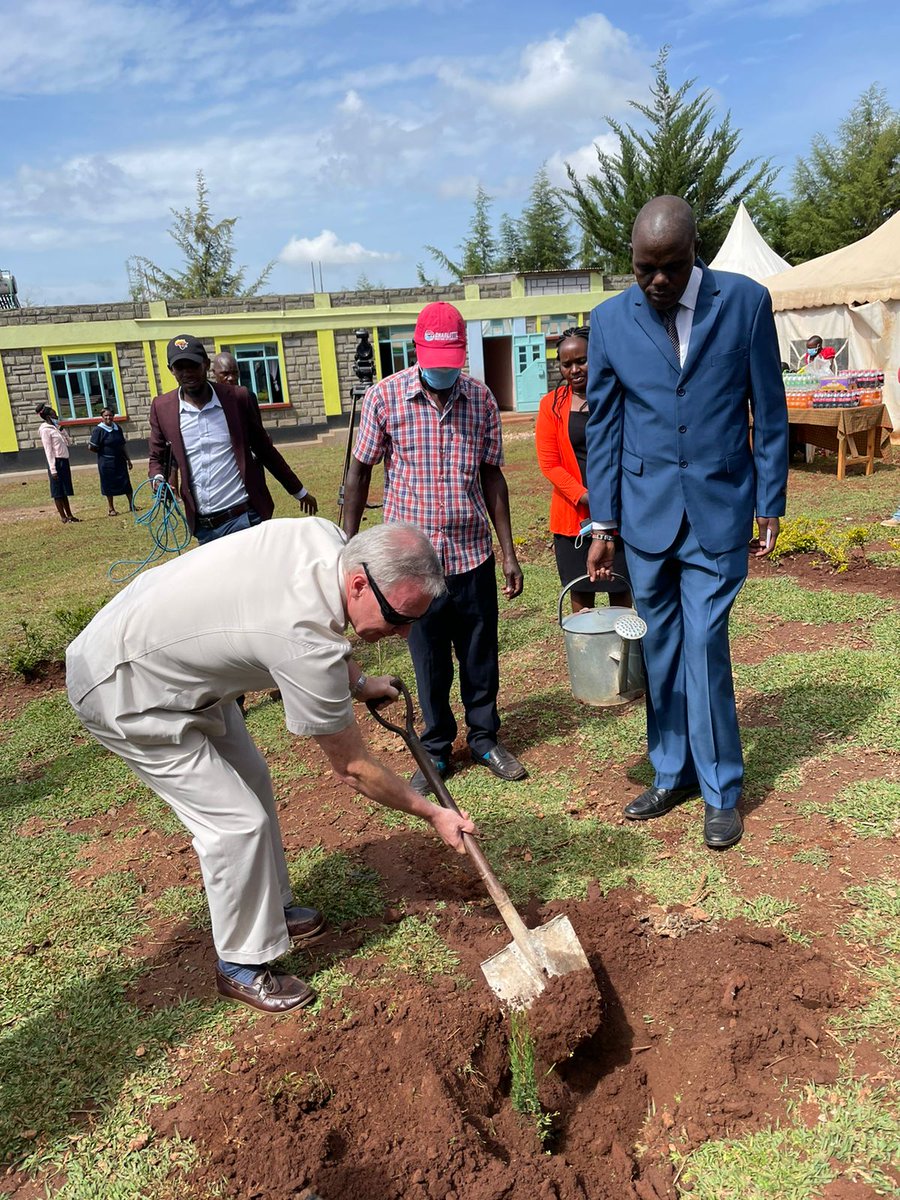 AusHCKenya's tweet photo. Taking every opportunity to plant trees! #TreePlanting #ClimateActionNow #environment #Sustainability #climatechange #Reforestration https://t.co/ILXXHMXkoT