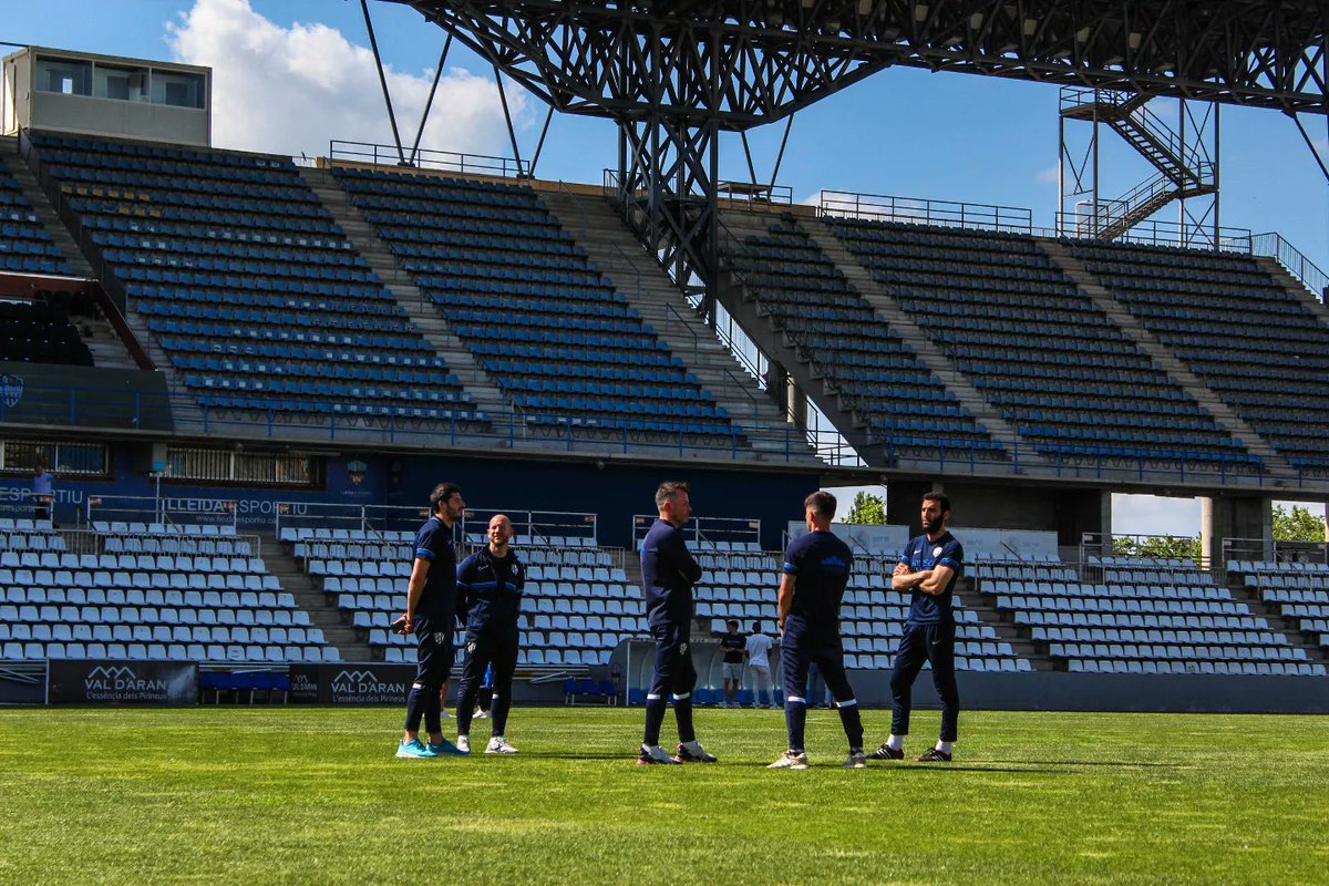 Gracias <a href="/SDHuesca/">SD Huesca</a> ha sido un orgullo representar a nuestra tierra. 

Gracias de ❤️ a todos los jugadores y CT con los que he podido trabajar, he disfrutado mucho.

Querido y Odiado fútbol, ¿Nos volveremos a encontrar? Creo que tus principios y los míos NO van de  la mano.. 😘⚽