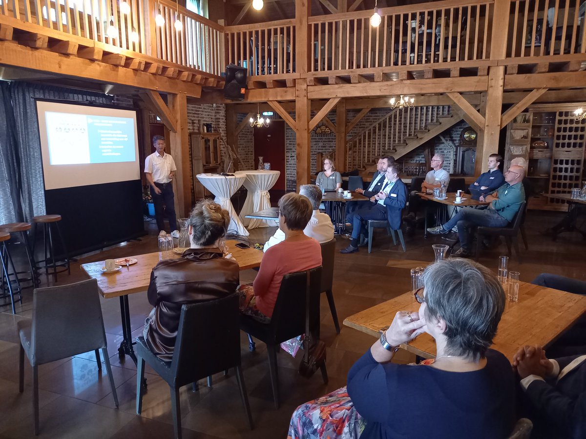 Meet &amp; Connect bijeenkomst <a href="/MRE_netwerk/">Metropoolregio Eindhoven</a> en europarlementariërs is begonnen. Met <a href="/MChahim/">Mohammed Chahim</a> en  <a href="/ToineMandersEP/">Toine Manders</a>. Nu eerst toelichting op Europese fondsen door Siegfried Willems van provincie <a href="/Brabant/">Provincie Noord-Brabant</a>.