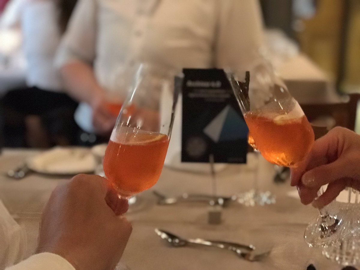 MichaelReiterPR's tweet photo. Münchner #Archivtage, abendliches Gettogether: eine tolle Gelegenheit zum Austausch von Erfahrungen und Meinungen - mit einer unterhaltsamen Keynote zu Datenkompetenz und Compliance von Jürgen Bosk 🤗👏💪👍 #HealthDataOffice https://t.co/kxVpfdxzyW