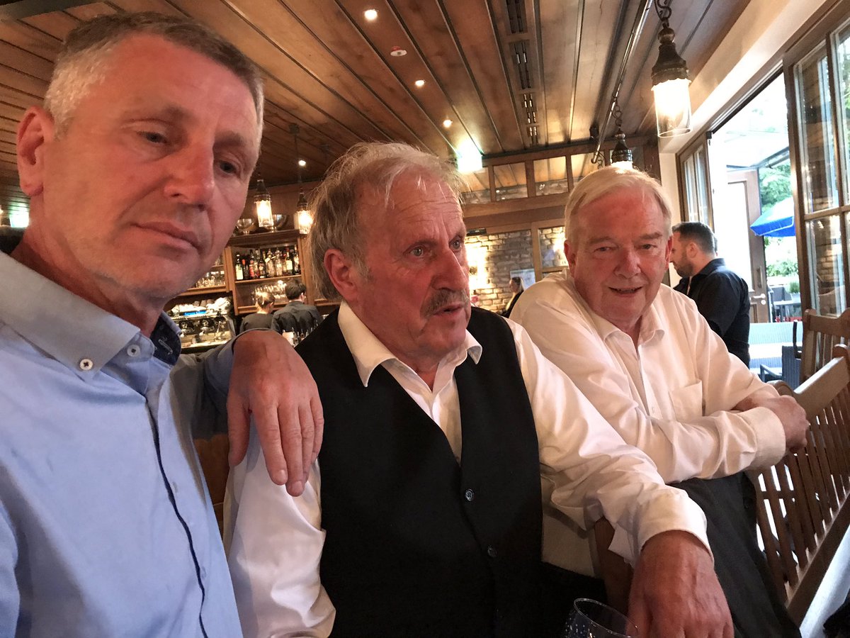 MichaelReiterPR's tweet photo. Münchner #Archivtage, abendliches Gettogether: eine tolle Gelegenheit zum Austausch von Erfahrungen und Meinungen - mit einer unterhaltsamen Keynote zu Datenkompetenz und Compliance von Jürgen Bosk 🤗👏💪👍 #HealthDataOffice https://t.co/kxVpfdxzyW