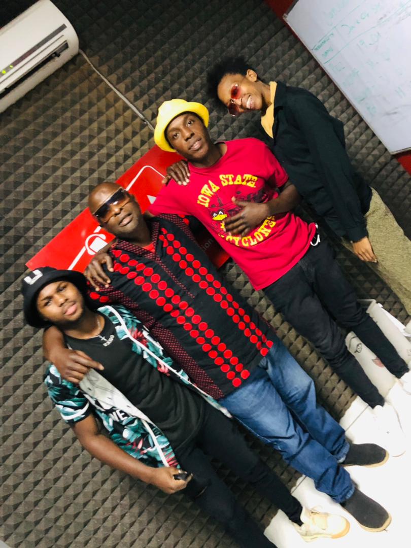BrunchRunZW's tweet photo. If you're not doing what everyone else is doing then you're going to be misunderstood. People are going to wonder why you're trying to be differen it's just a natural instinct 📍🇿🇼
#Redmarketsunday #BrunchRunSunday #Zimbabwe #Broadcasting #BrunchRunZW #SundayBrunch
@TinTin263 https://t.co/csozMb8VE3