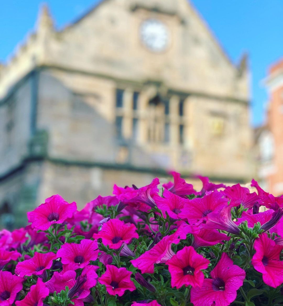 Hello July Everyone 🌞🌺

Shrewsbury Cars are here to take care of all your travels needs this month 🚖 Give us a call 📞01743-24-24-24 or download our new app to book 🤳

🍎 apple.co/2RAxCp2 or 👾 bit.ly/2NNA36H

📸 IG : darwinstownhouse

#BestTaxisInTown