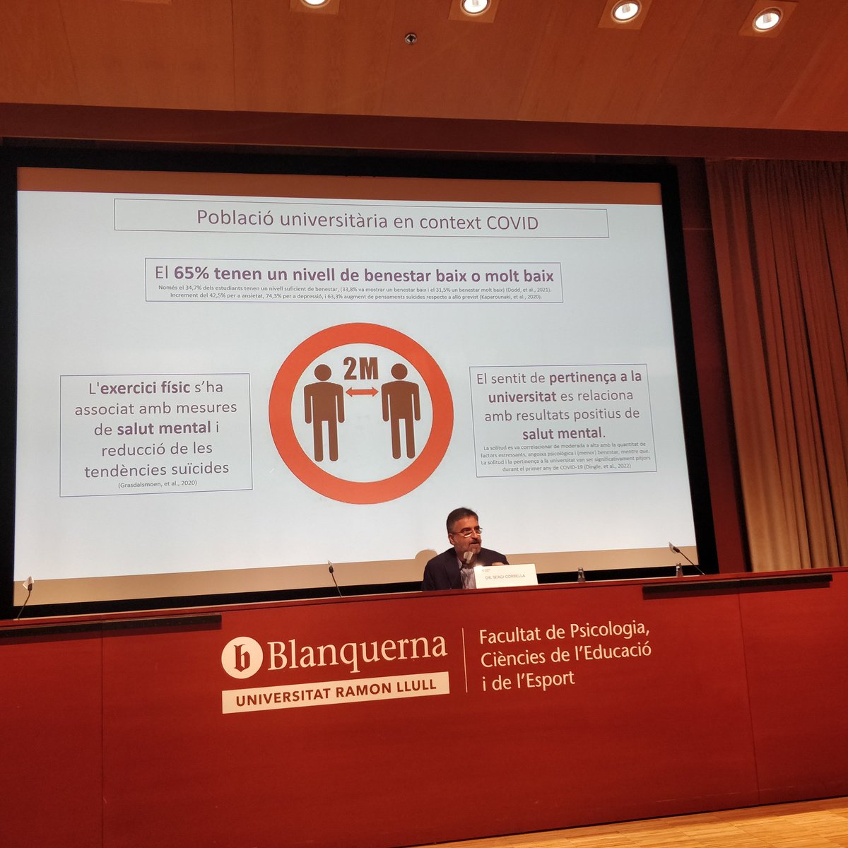 uramonllull's tweet photo. 🟡 Benestar emocional i universitat. Magnífica ponència de Sergi Corbella.

🗣️ El benestar emocional prediu el creixement personal i el rendiment acadèmic dels estudiants després de 3 anys. Si ens preocupa el rendiment de l'alumnat, també ens ha de preocupar la seva #salutmental. https://t.co/mpKlLtbqFy