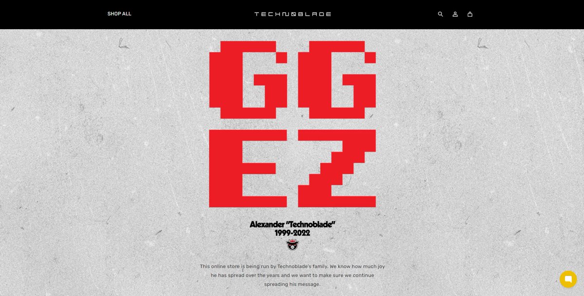 TheGreatReview_'s tweet photo. Technoblade qui vient de perdre sa bataille contre le cancer, qui laisse une dernière vidéo qui commence par "si vous regardez cette vidéo c'est que je suis déjà mort" et qui sort un T-shirt posthume qui dit GGEZ c'est un tel flex. Repose en paix espèce de phénoménal Chad https://t.co/SKR1BHLqz0