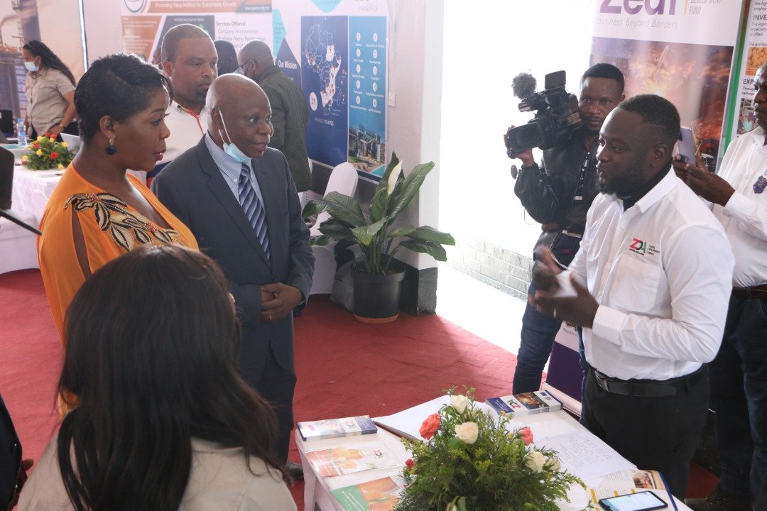 PromoteZambia's tweet photo. Yesterday, the Democratic Republic of Congo (DRC) Commissioner General of the Province of Lualaba โ Ministry of Economy, Foreign Trade and Industry, Mrs. Lydia Kapapa Kalasa visited the @PromoteZambia stand
https://t.co/DBlMa0nmXz
#ZDA
#PotentialMadePossible
#ZITF
#MCTIPavilion https://t.co/6HRt3XjDFk